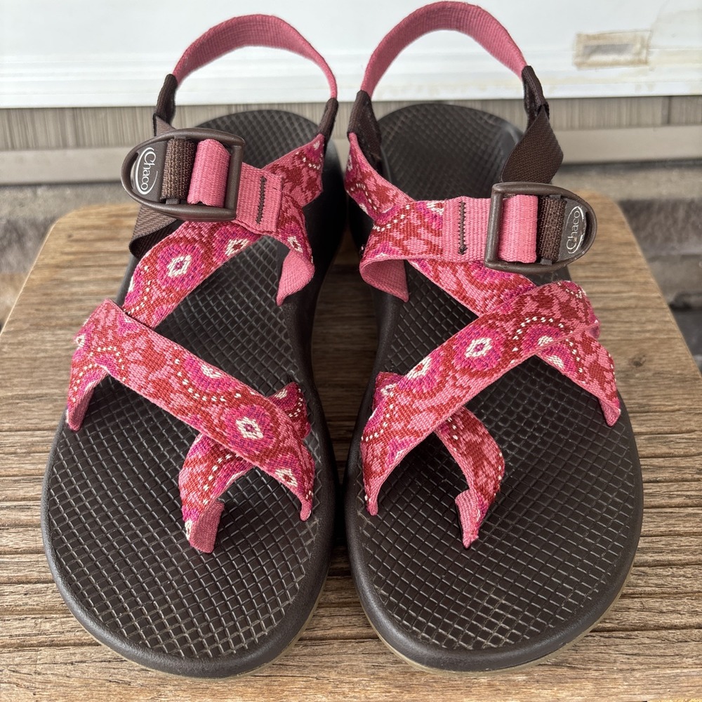 Women's Chaco Sandals Size W9 with Toe Strap Standard Width pinkish red
